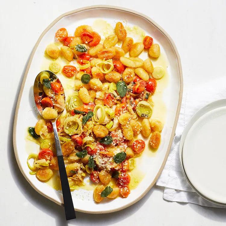 Fast Flavors: Gluten-Free Crispy Gnocchi With Tomatos and Leeks